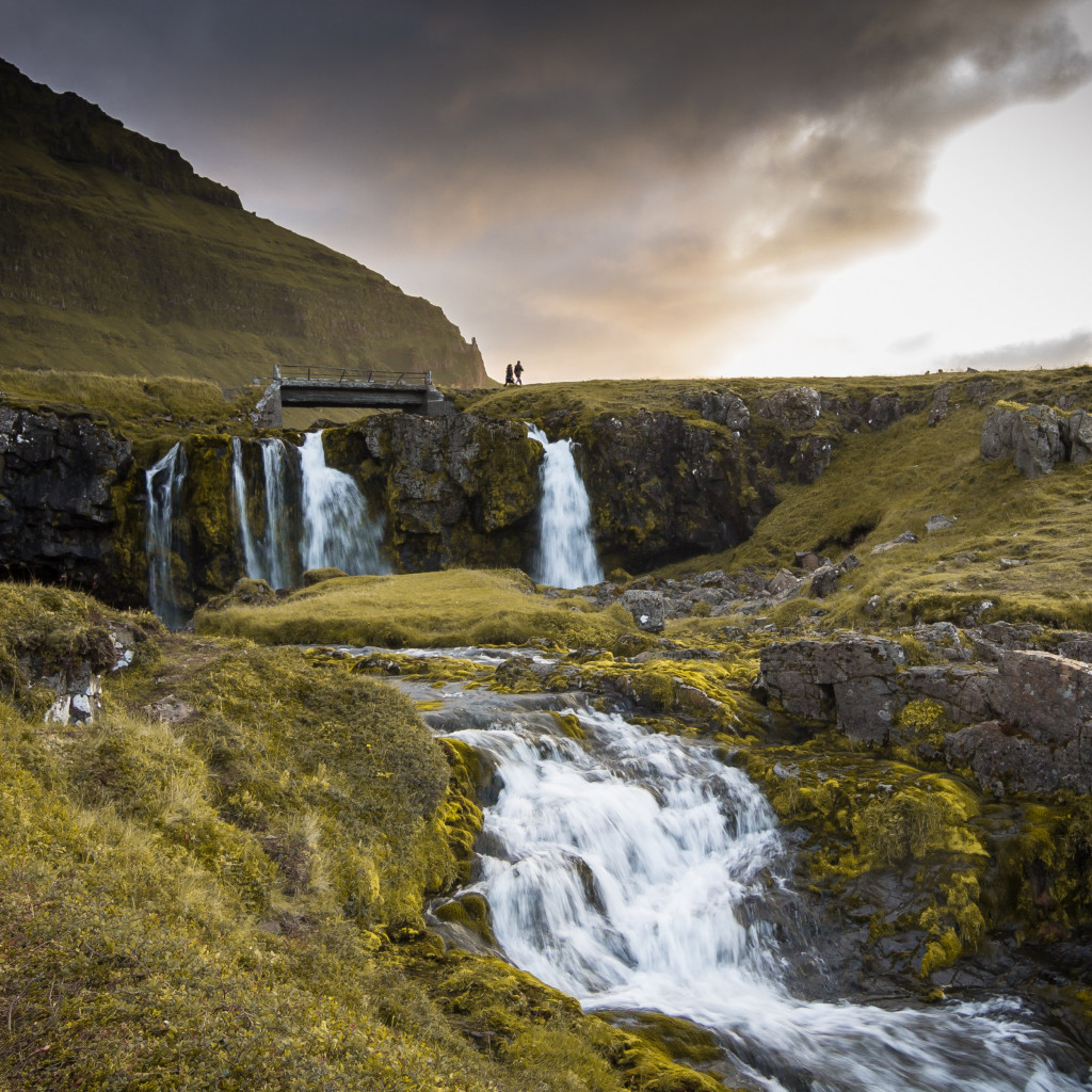 Iceland falls wallpaper 1024x1024