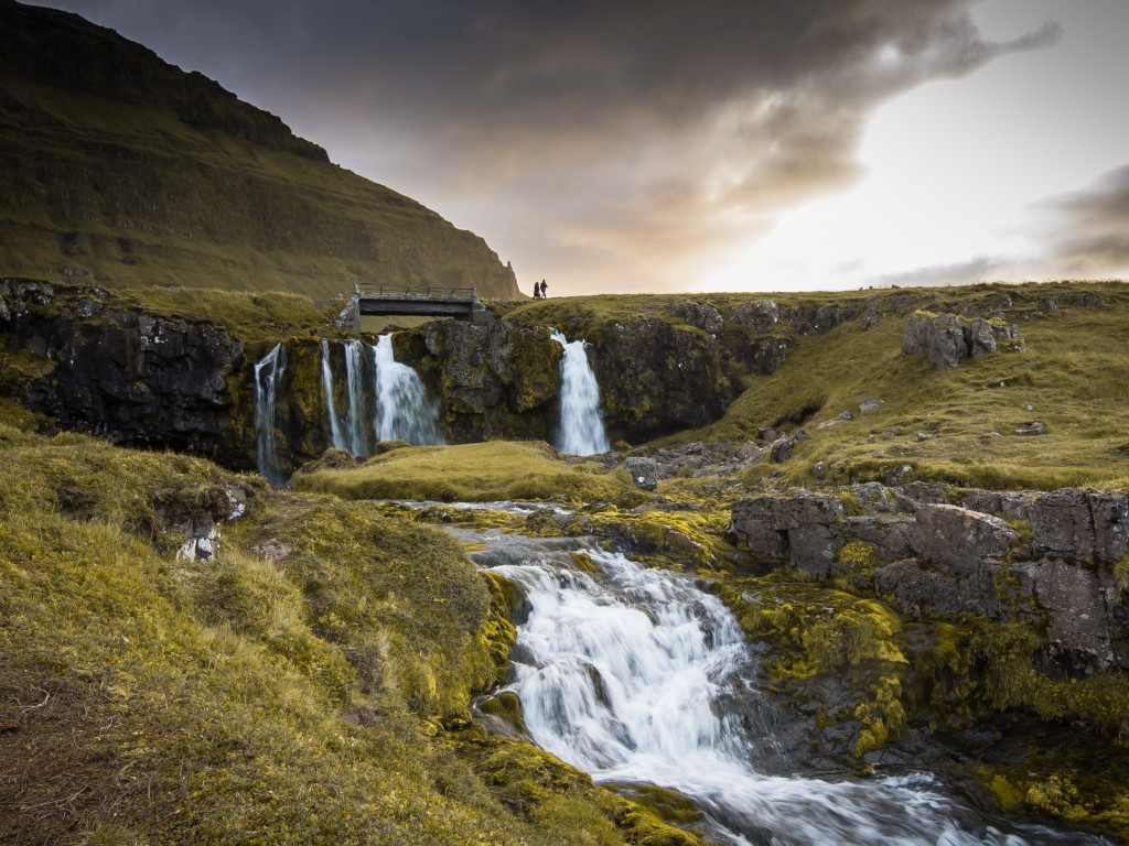 Iceland falls wallpaper 1024x768