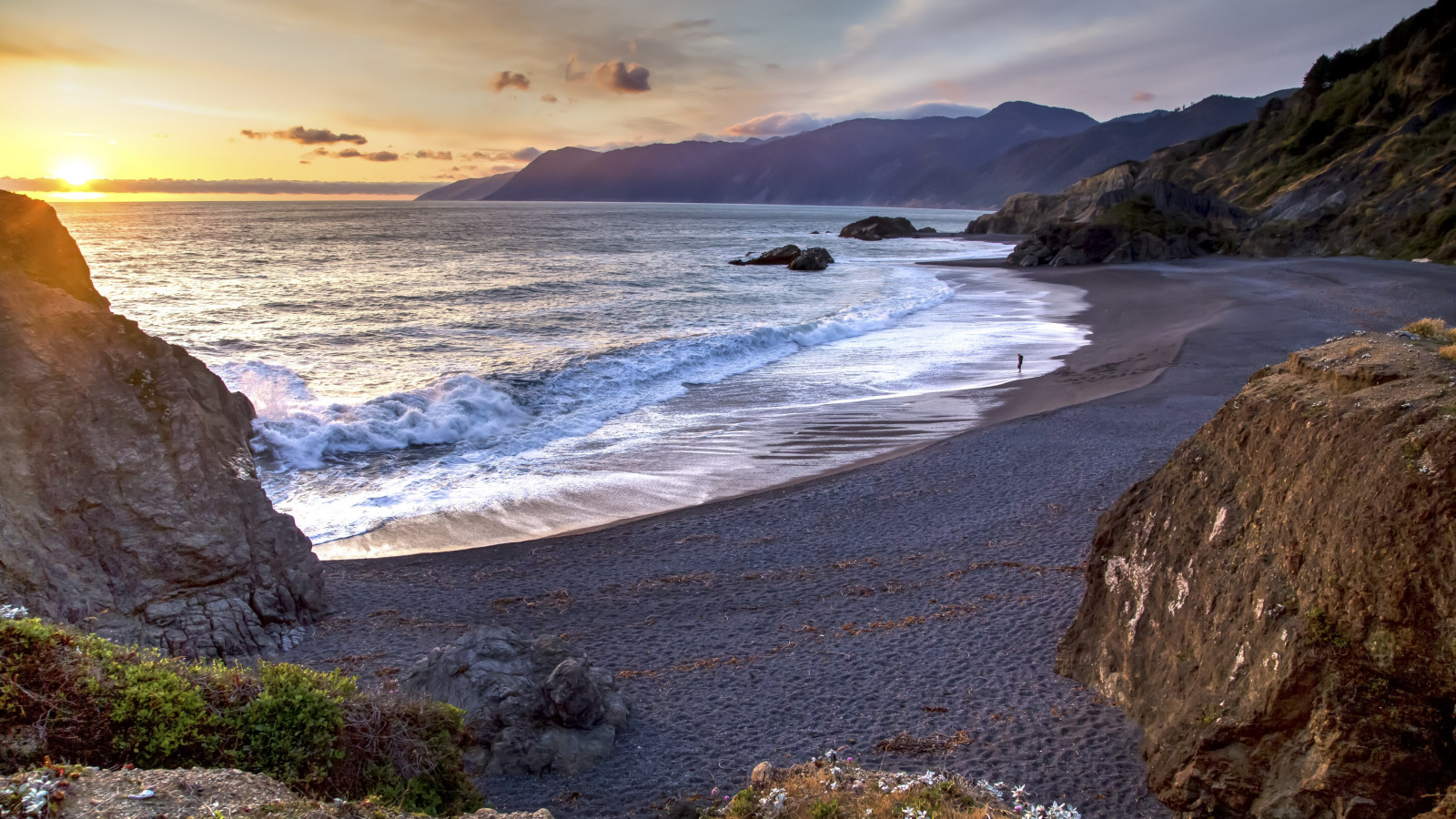 Sunset from Humboldt Coast wallpaper 1600x900