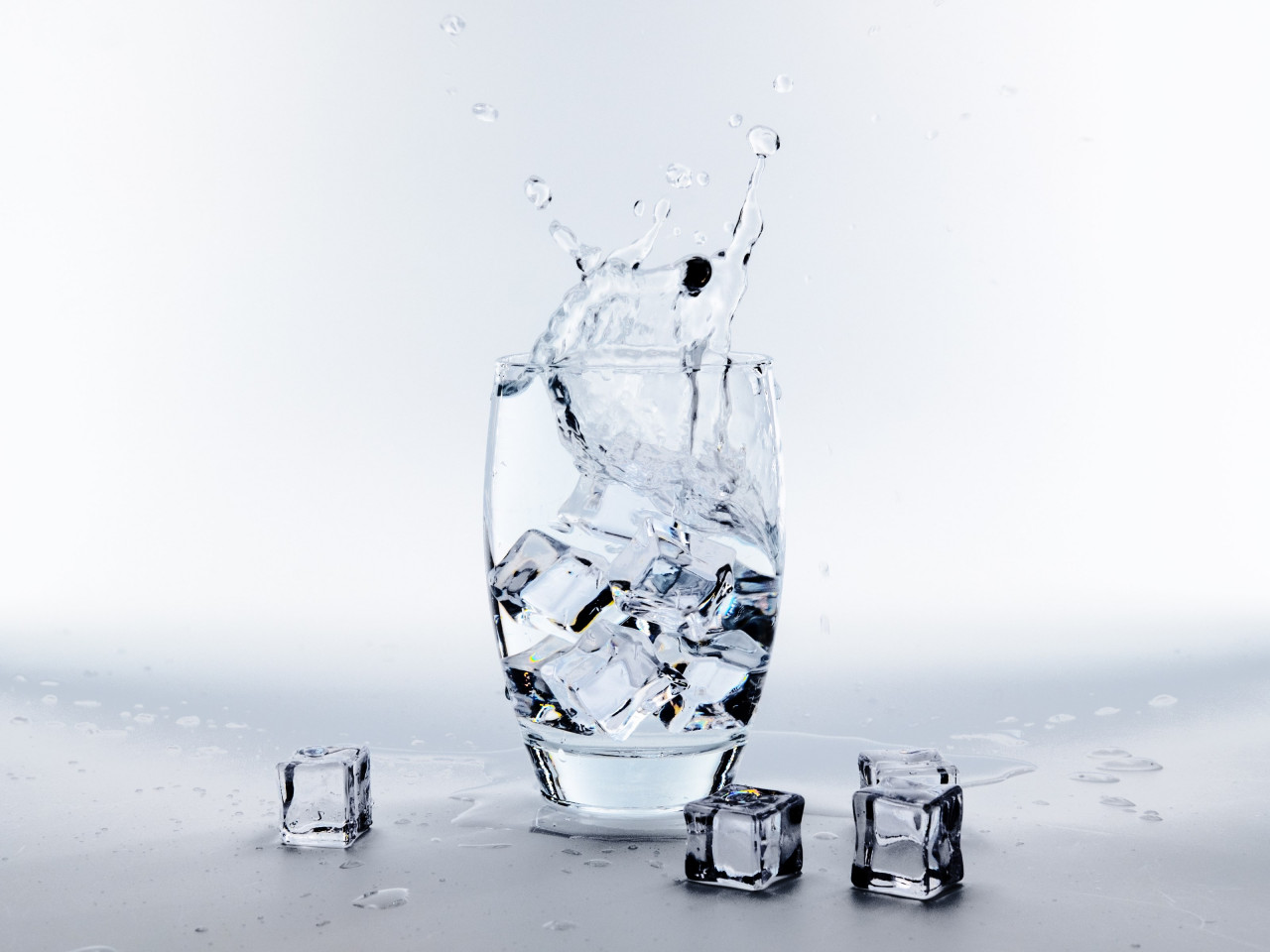 Water glass with ice cubes wallpaper 1280x960