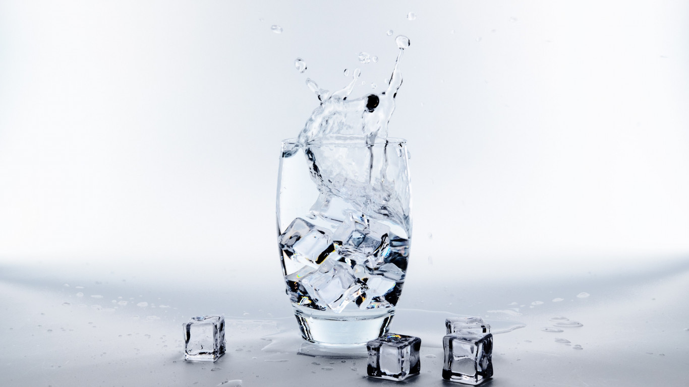 Water glass with ice cubes wallpaper 1366x768