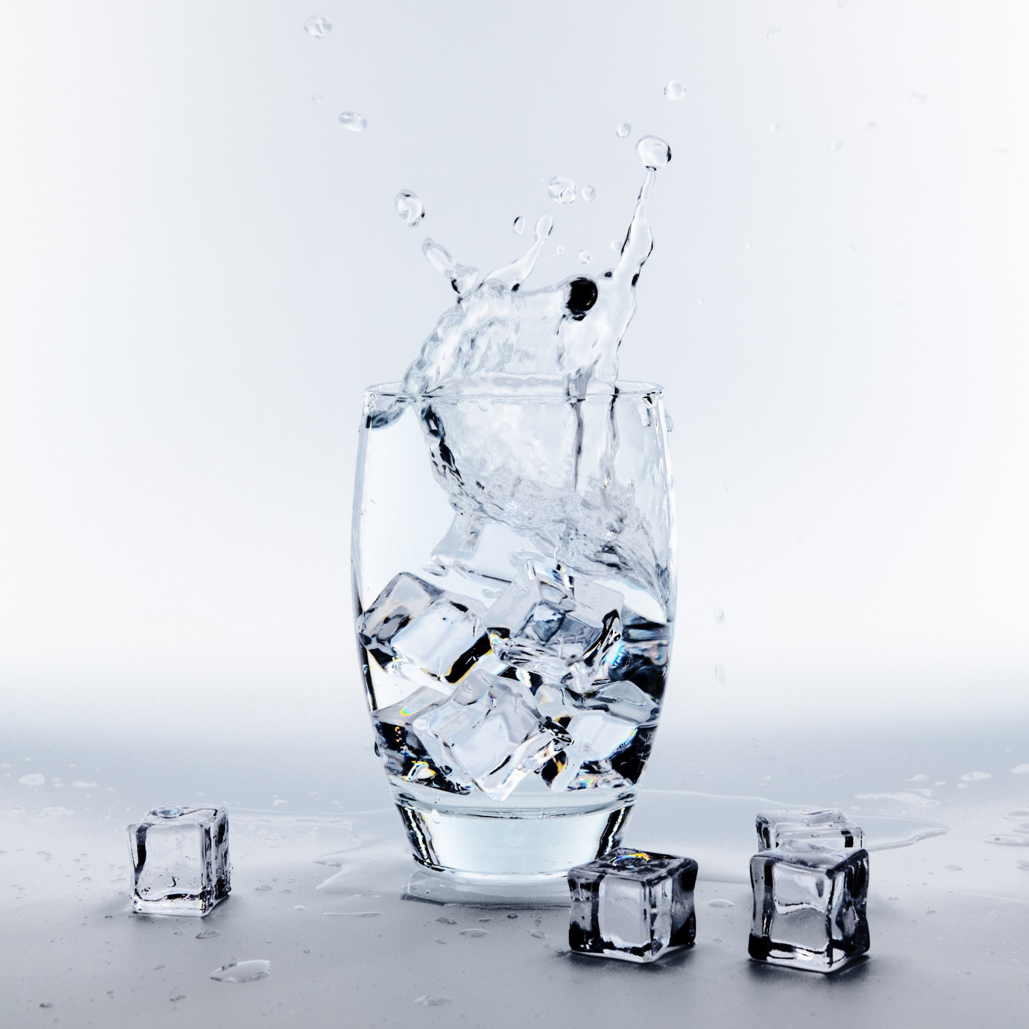 Water glass with ice cubes wallpaper 2048x2048