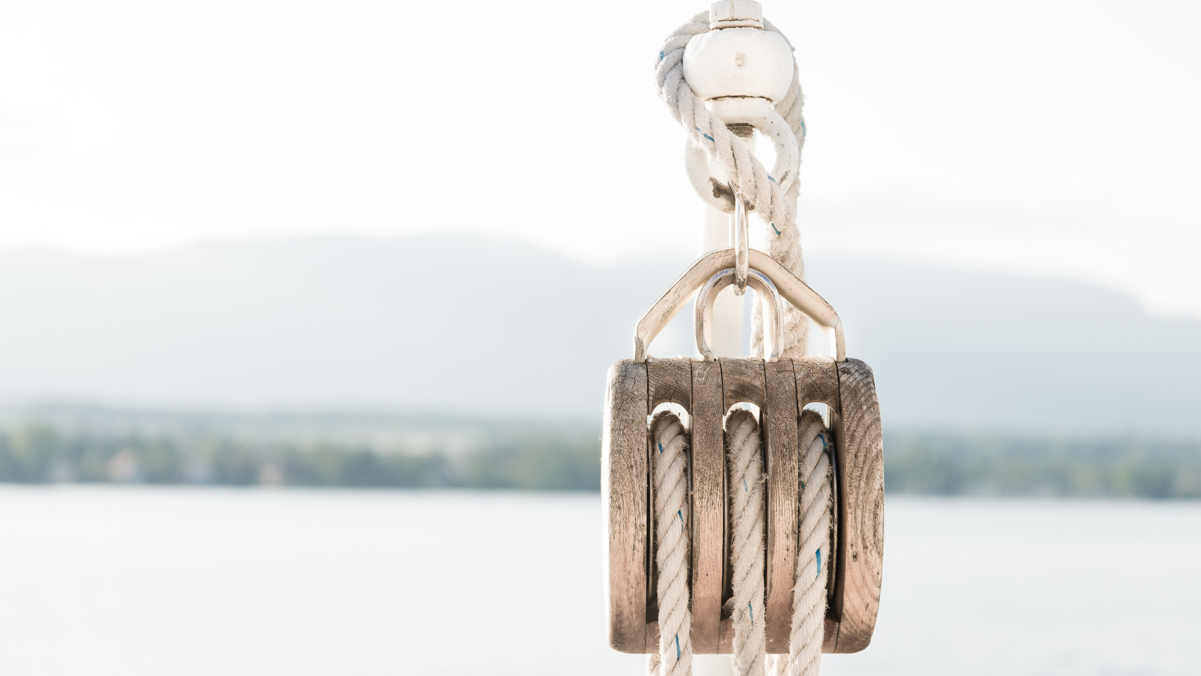 Pulley on a boat wallpaper 3840x2160