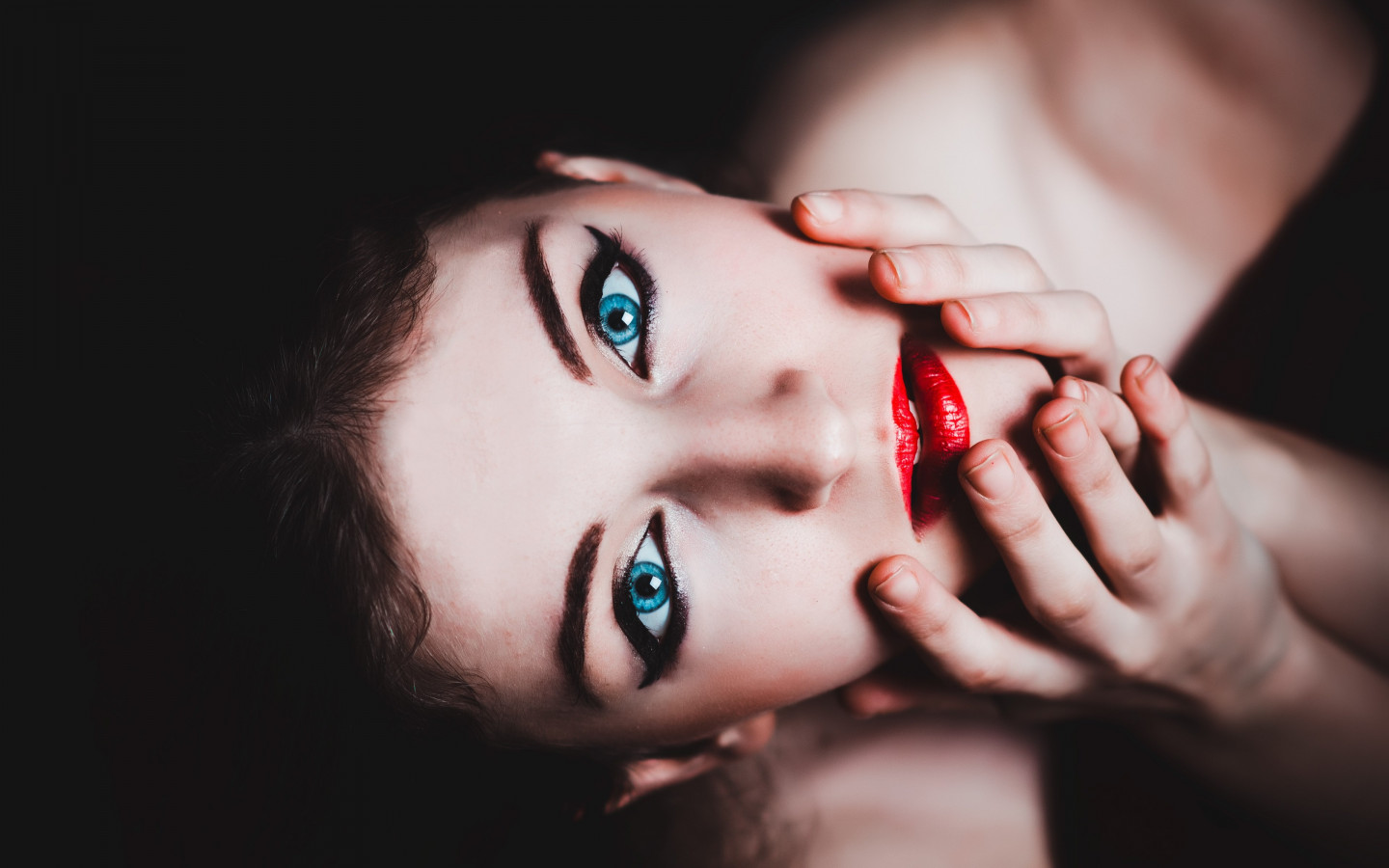 Beautiful blue eyes wallpaper 1440x900