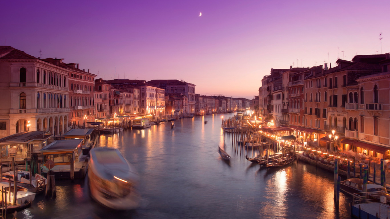 Romantic sunset in Venice wallpaper 1366x768