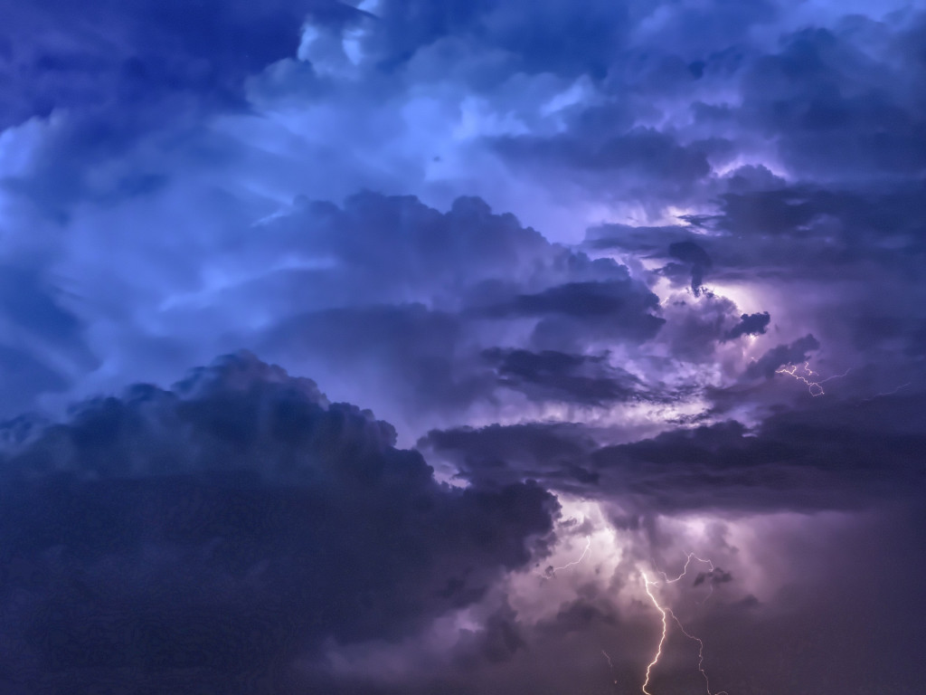 Thunders and lightnings wallpaper 1024x768