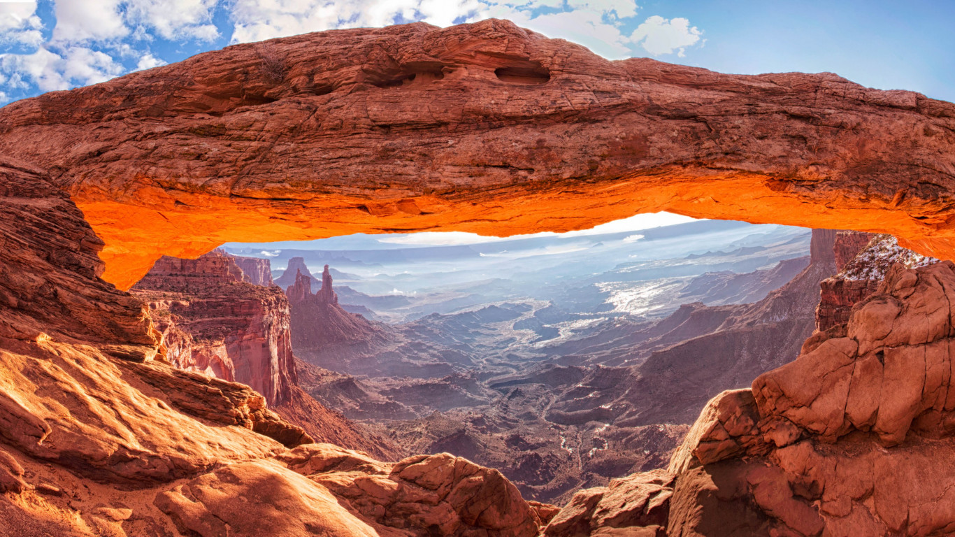 Mesa Arch in Canyonlands National Park wallpaper 1366x768