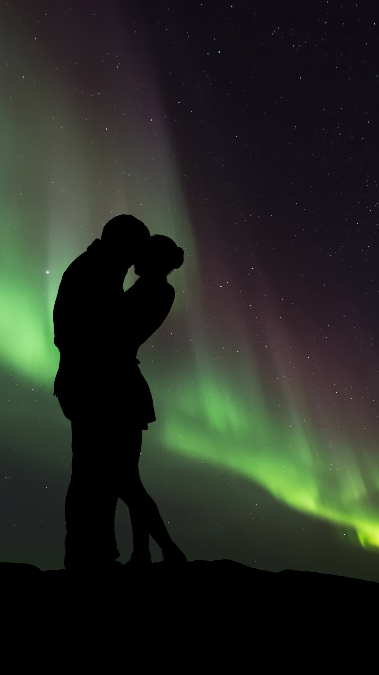 Couple in love under the Northern Lights wallpaper 1242x2208