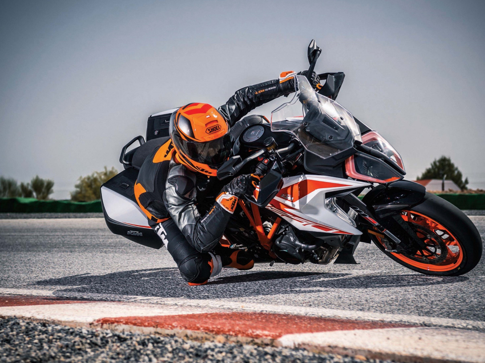 KTM 1290 Super Duke GT wallpaper 1600x1200