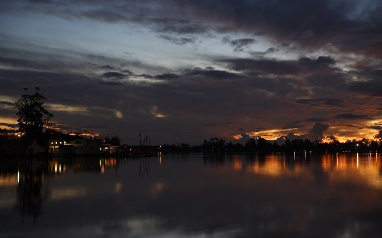 Sunset above Lake Wendouree in Australia wallpaper 1280x800