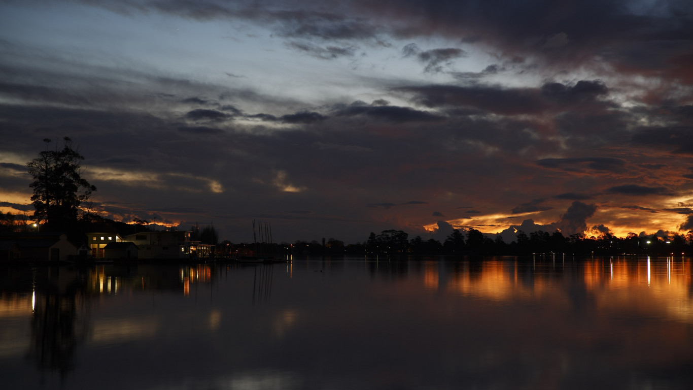 Sunset above Lake Wendouree in Australia wallpaper 1366x768