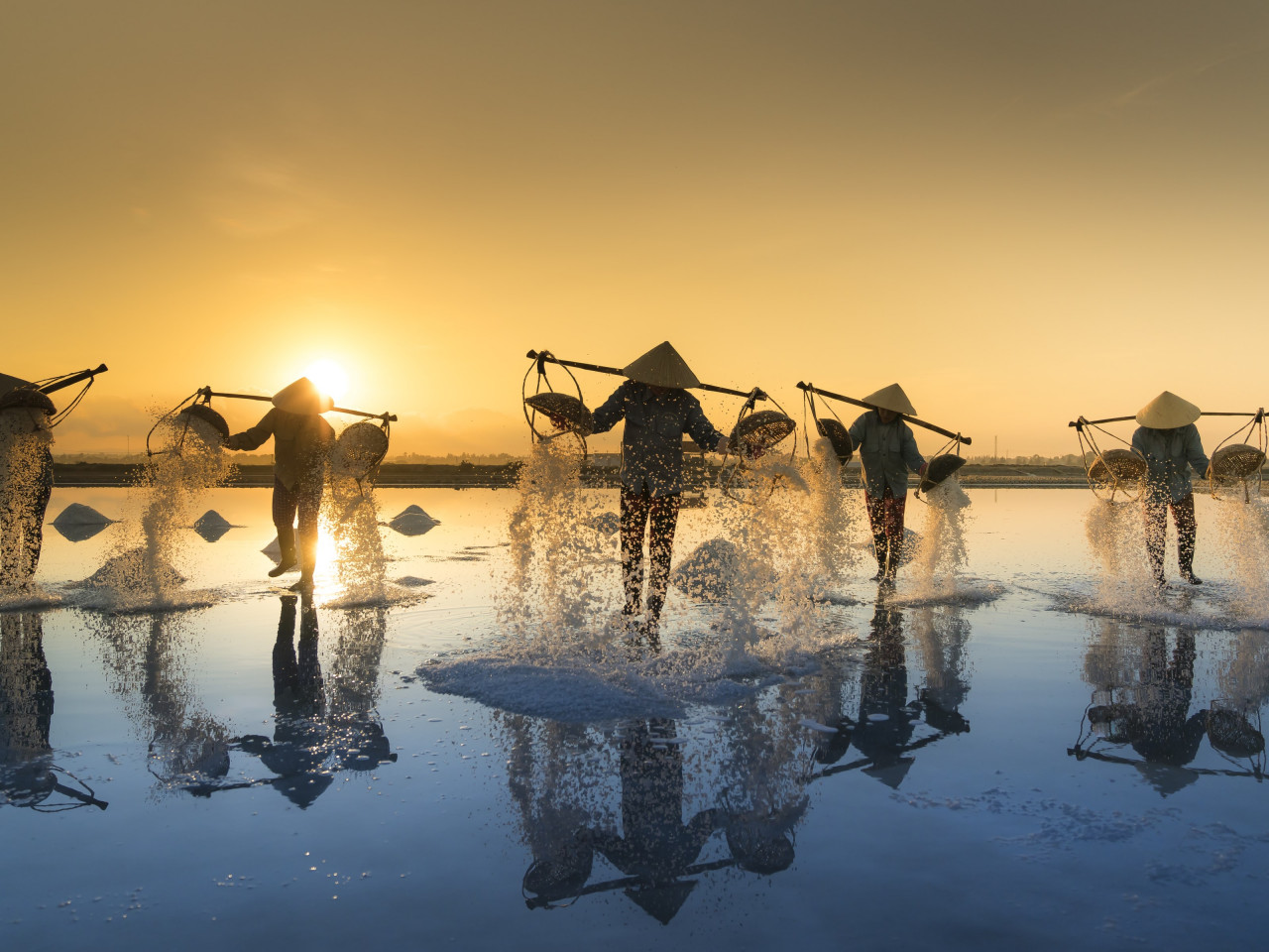 People harvesting salt in Vietnam wallpaper 1280x960