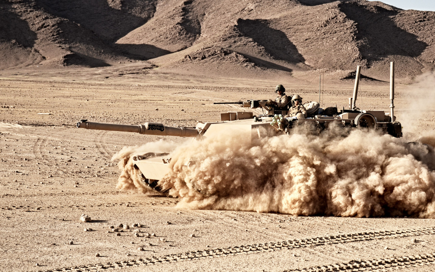 M1A1 Abrams tank wallpaper 1440x900