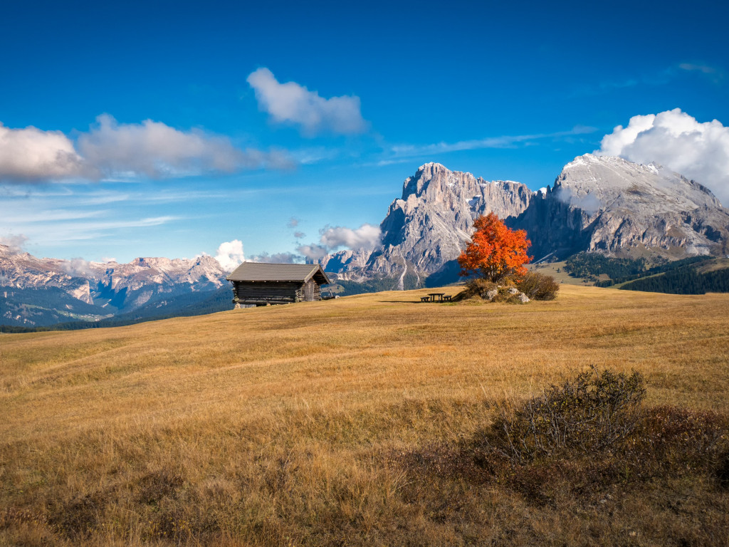 Perfect Autumn landscape from South Tyrol wallpaper 1024x768