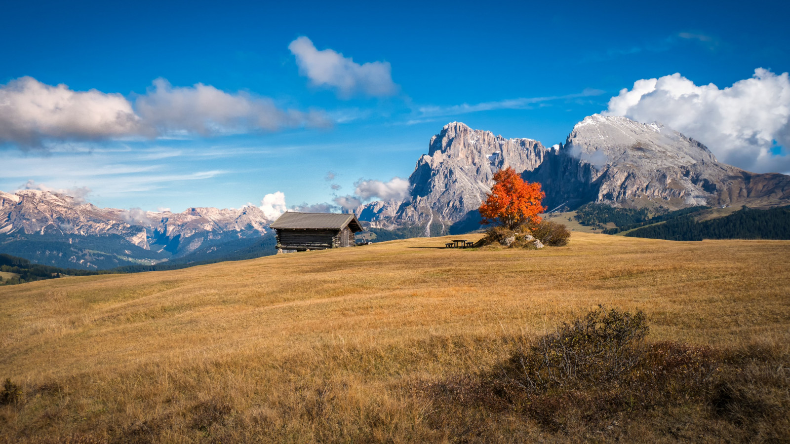 Perfect Autumn landscape from South Tyrol wallpaper 1600x900