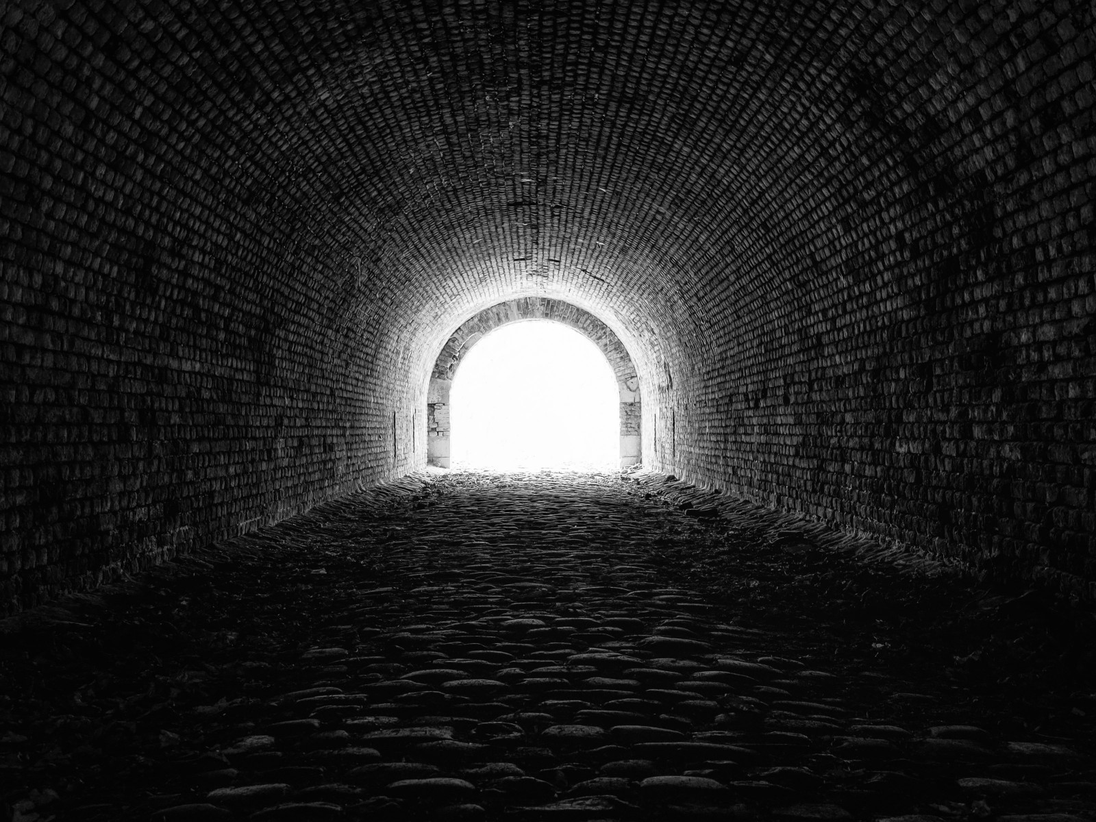 Light at the end of the tunnel wallpaper 1600x1200