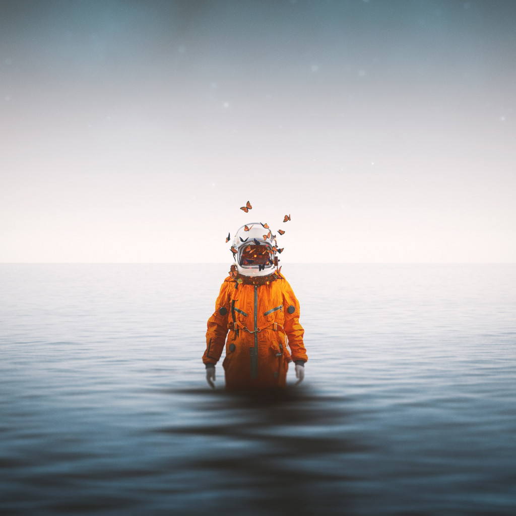 Lonely astronaut wallpaper 1024x1024