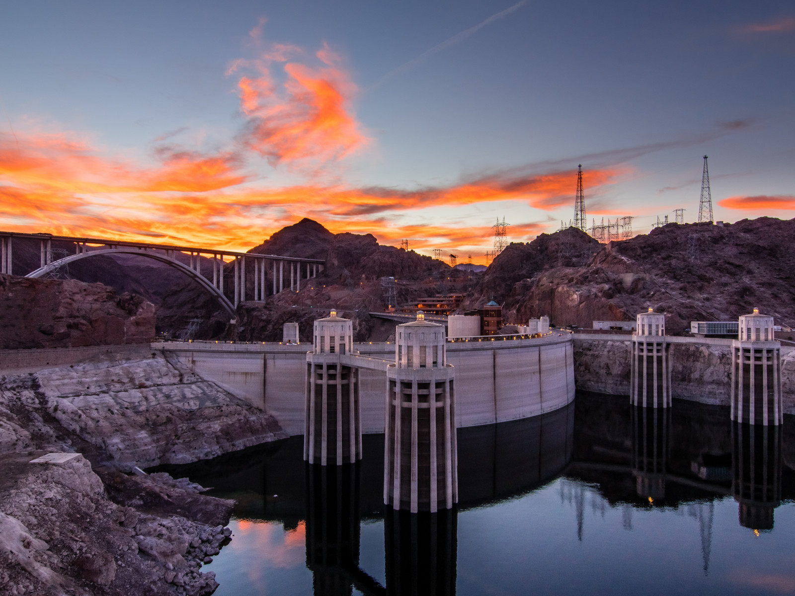 Hoover Dam at sunset wallpaper 1600x1200