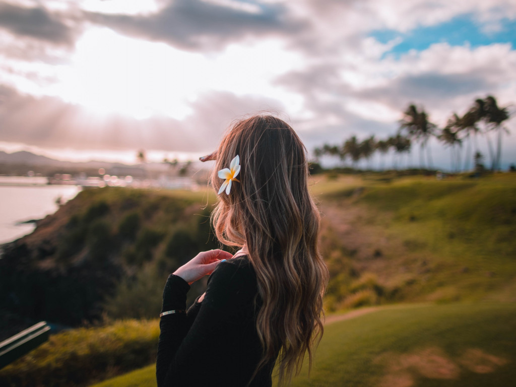 Beautiful girl in the hawaiian landscape wallpaper 1024x768