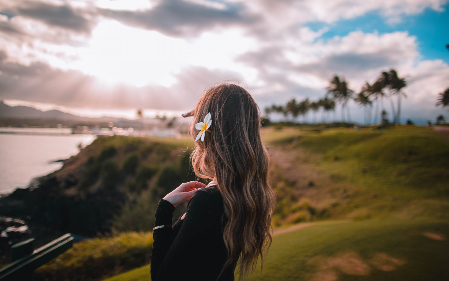 Beautiful girl in the hawaiian landscape wallpaper 1440x900