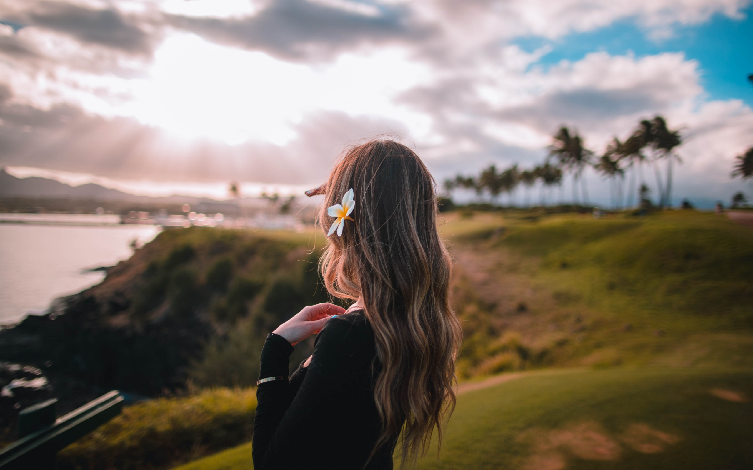 Beautiful girl in the hawaiian landscape wallpaper 2560x1600