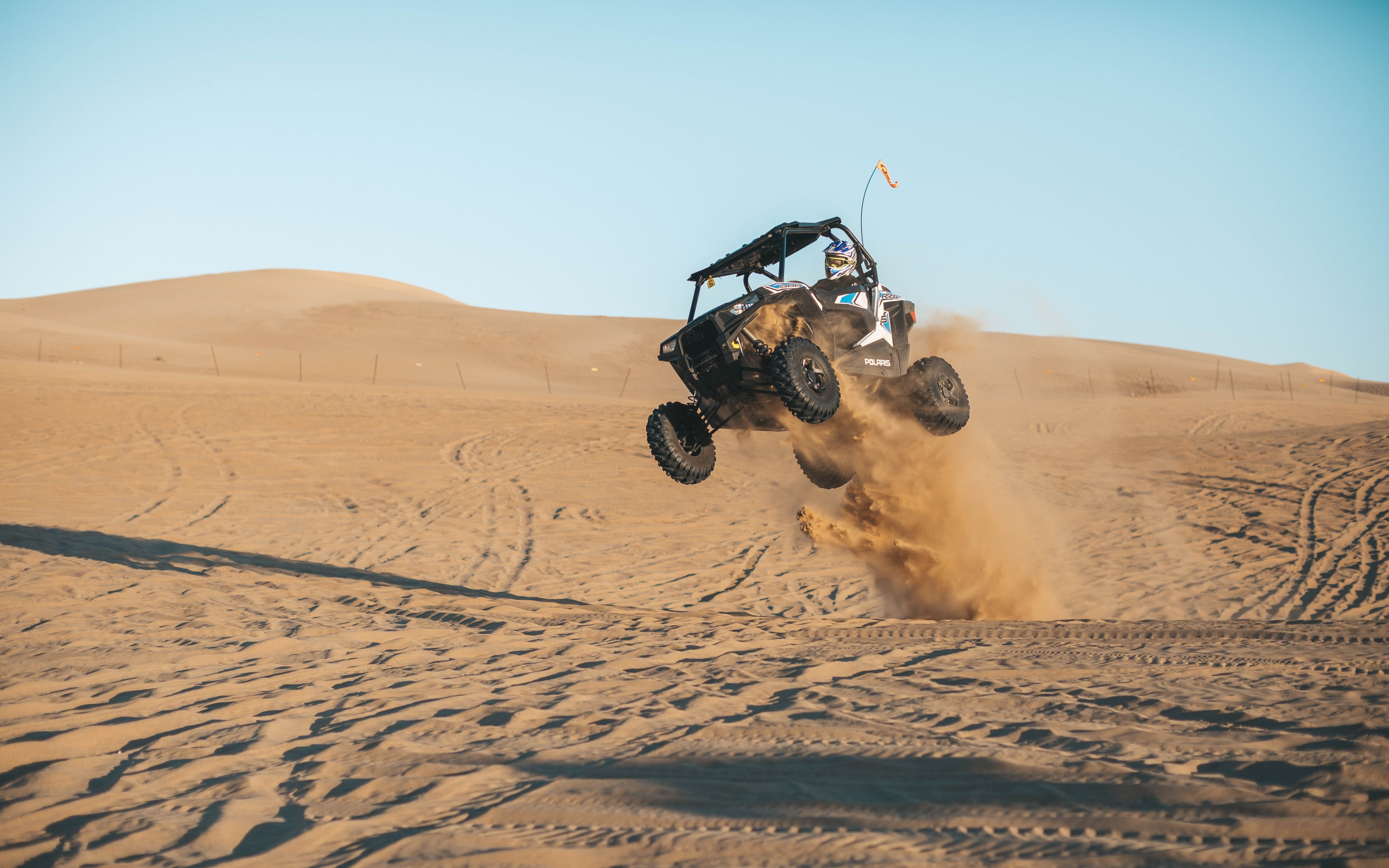 With ATV on the the sand dunes wallpaper 3840x2400