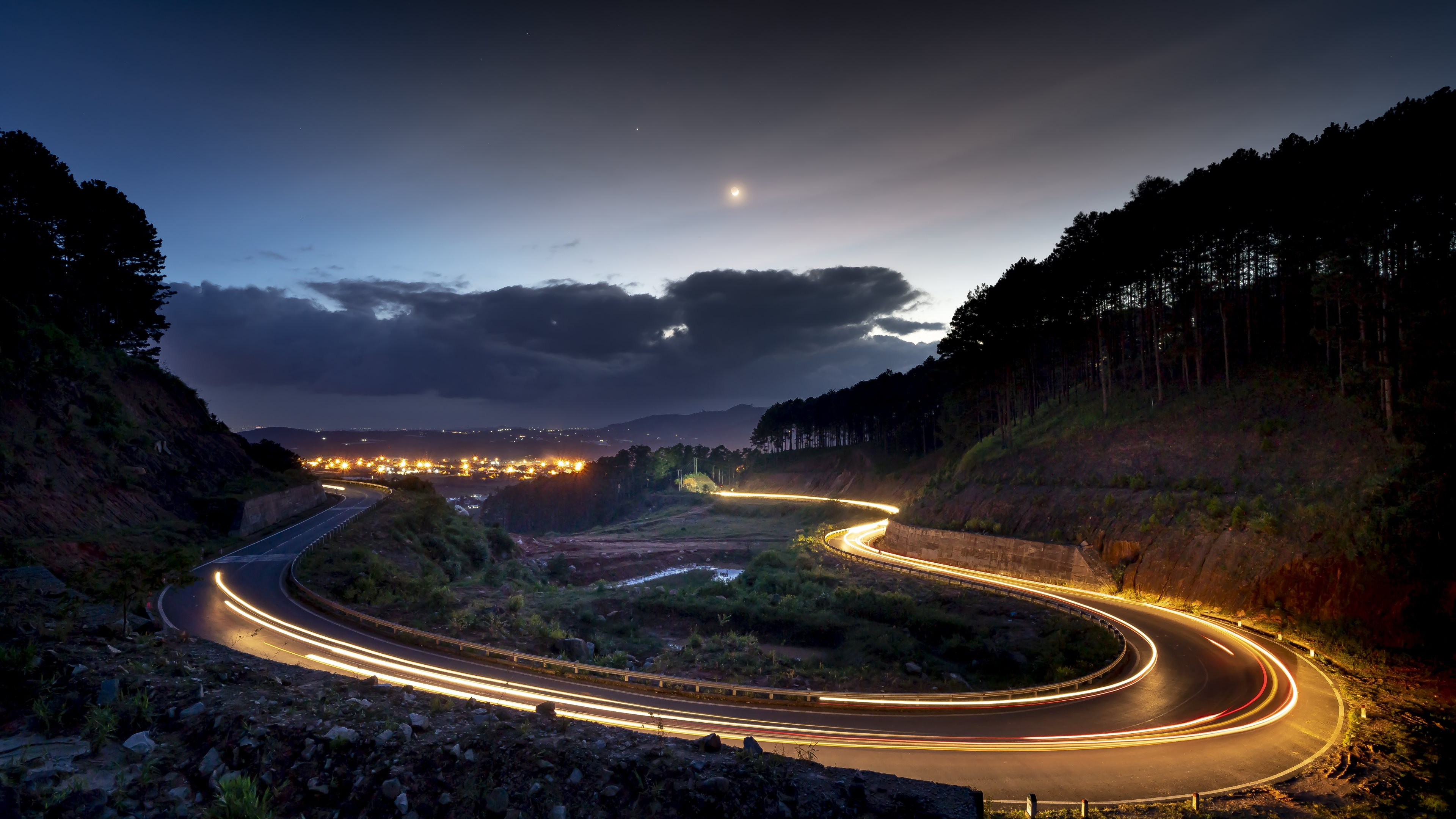 Lights on the road of Dalat, Vietnam wallpaper 3840x2160