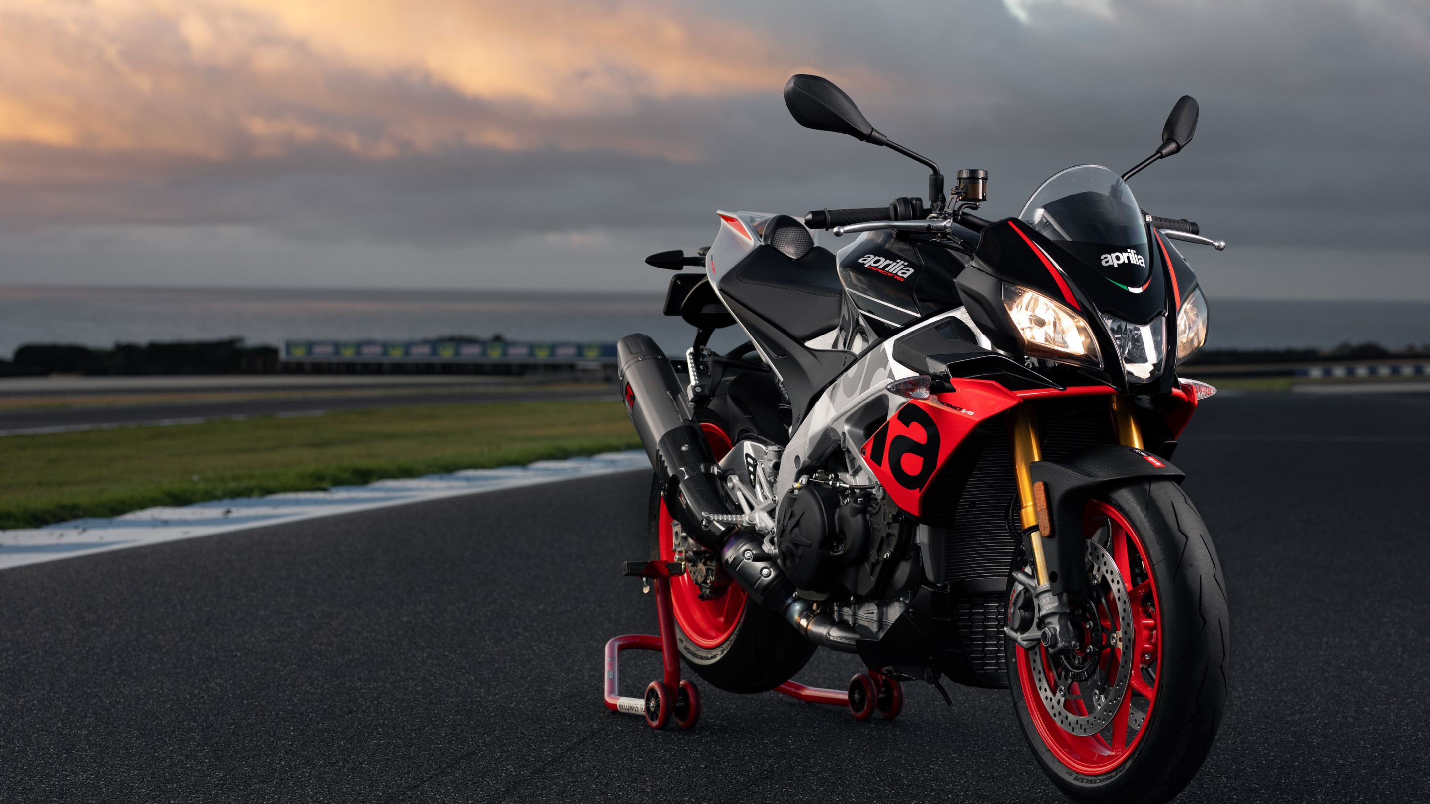 Aprilia Tuono V4 1100 Factory wallpaper 2880x1620