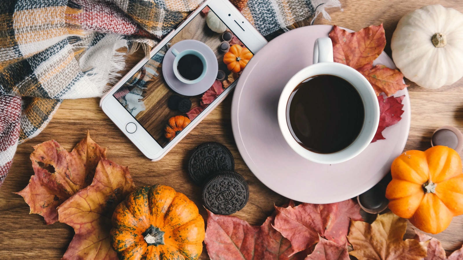 Autumn, coffee, pumpkins, leaves wallpaper 1600x900
