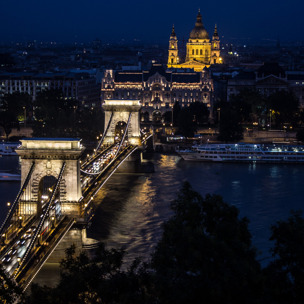 Budapest by Night wallpaper 1024x1024