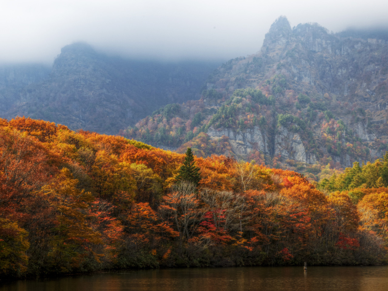 Autumn landscape from Kagamiike pond, Japan wallpaper 1280x960