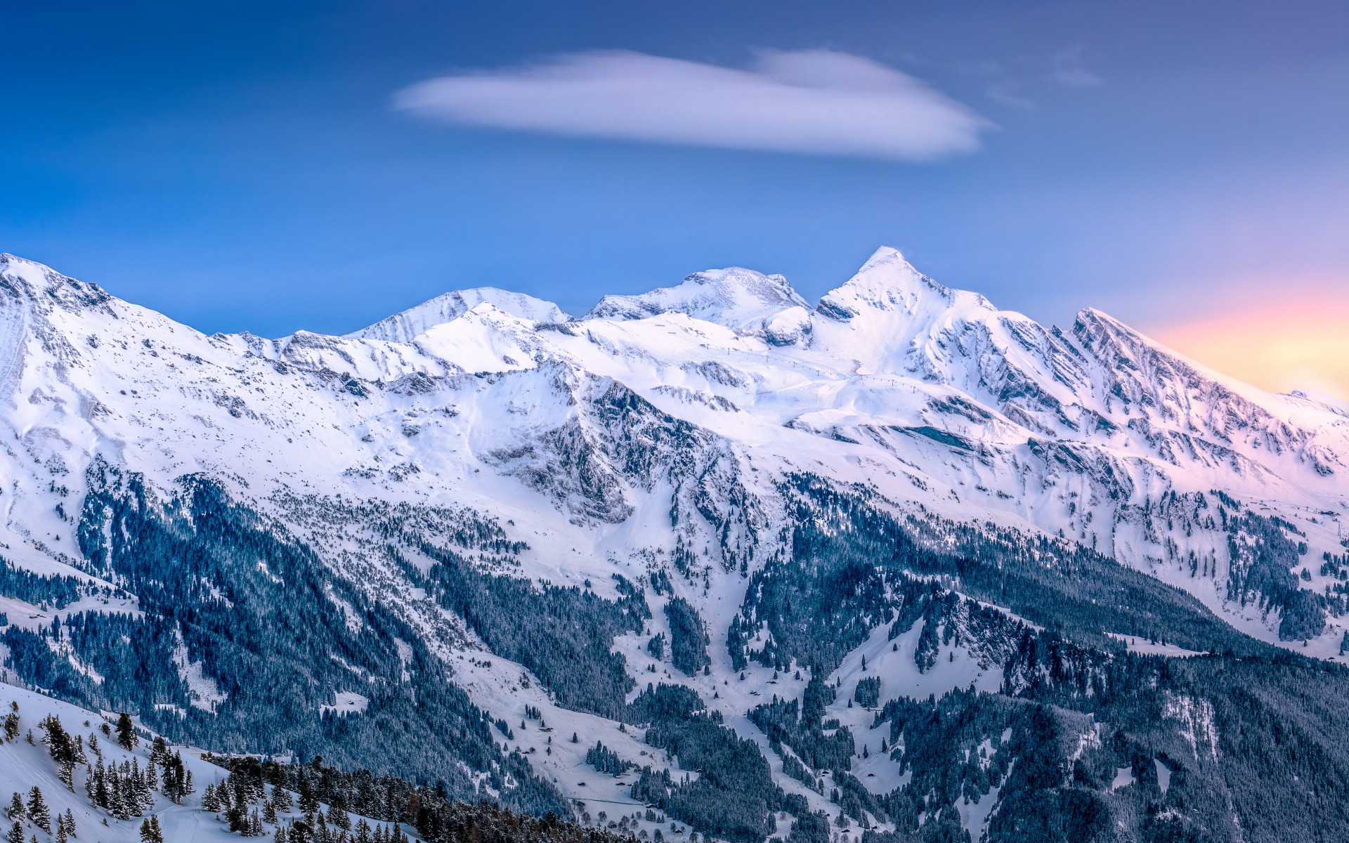 Alpine scenery from Kleine Scheidegg, Switzerland wallpaper 1920x1200