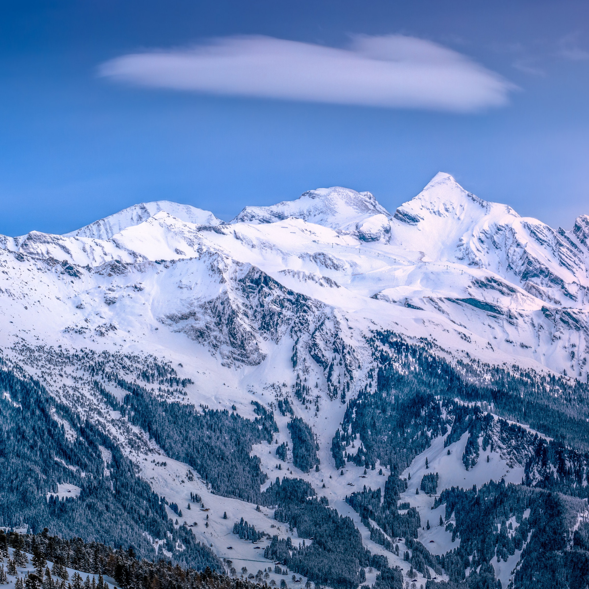 Alpine scenery from Kleine Scheidegg, Switzerland wallpaper 2048x2048
