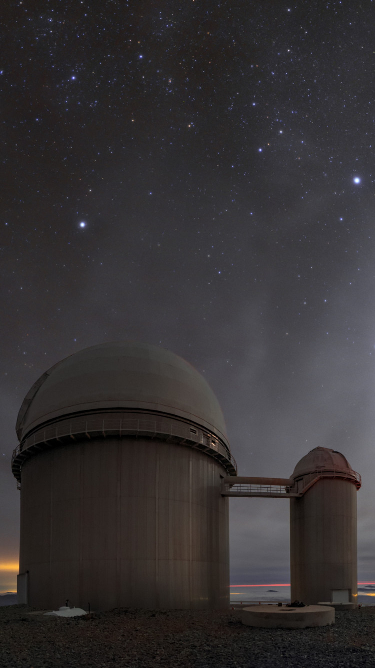 La Silla Observatory in Chile wallpaper 750x1334