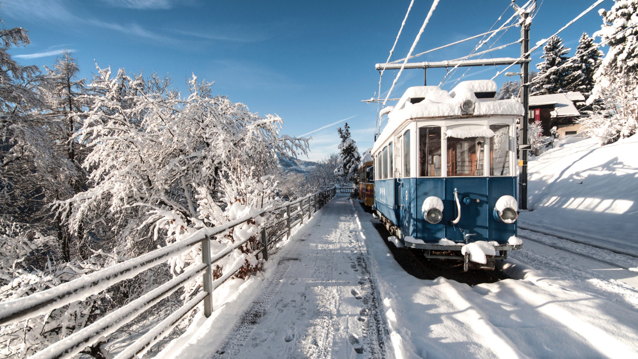 Old train covered with snow wallpaper 1280x720