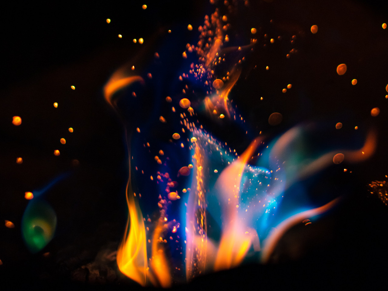 Hot flames in darkness wallpaper 1280x960