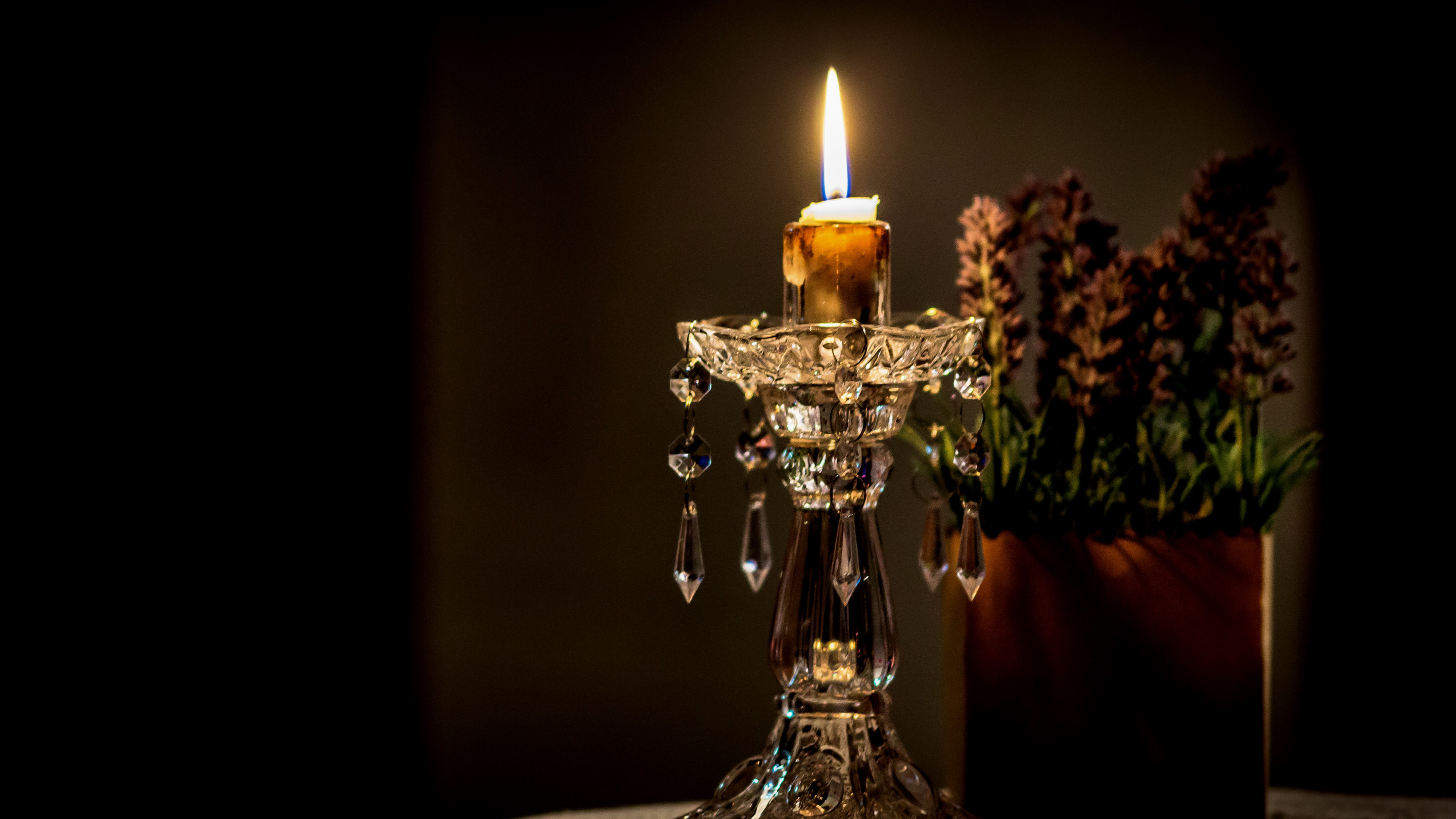 Candlestick and lavander wallpaper 2880x1620