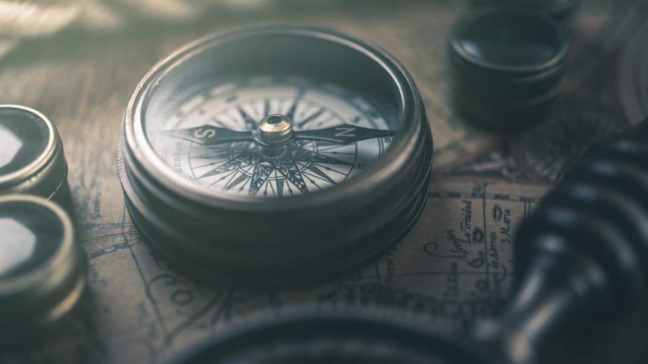 Retro map and compass wallpaper 1280x720