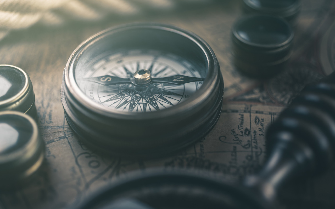 Retro map and compass wallpaper 1280x800