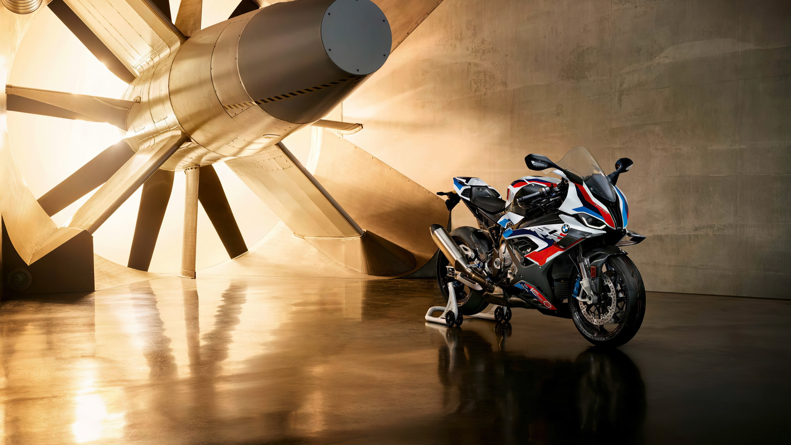 BMW M1000RR wallpaper 2560x1440