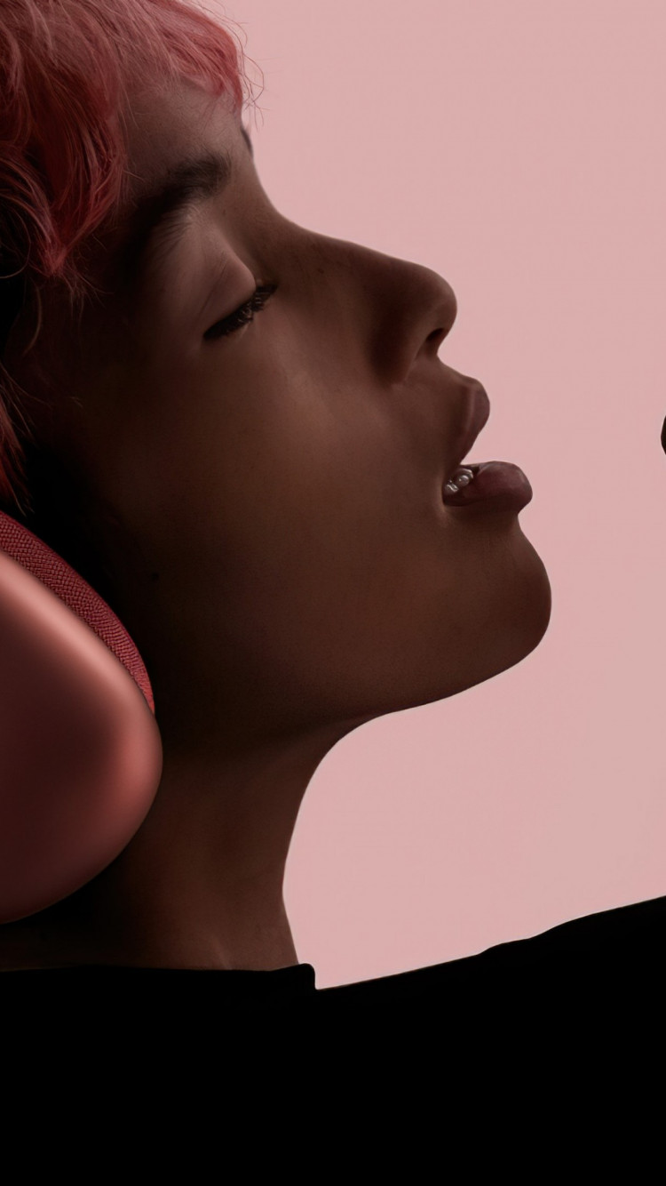 Lady with AirPods Max wallpaper 750x1334