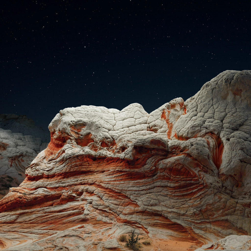 The night sky and desert valley wallpaper 1024x1024