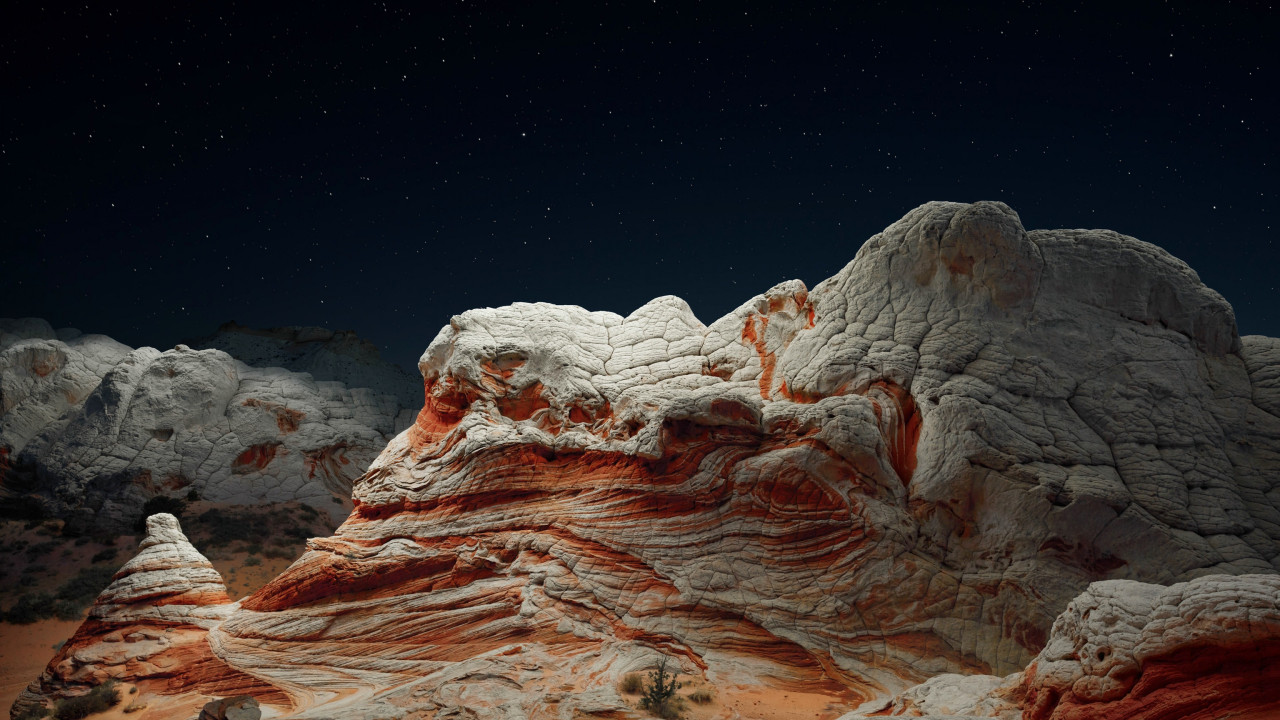 The night sky and desert valley wallpaper 1280x720
