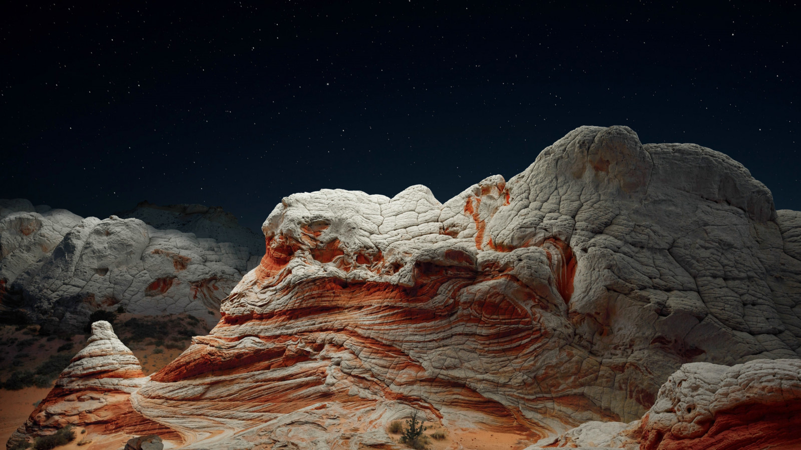 The night sky and desert valley wallpaper 1600x900
