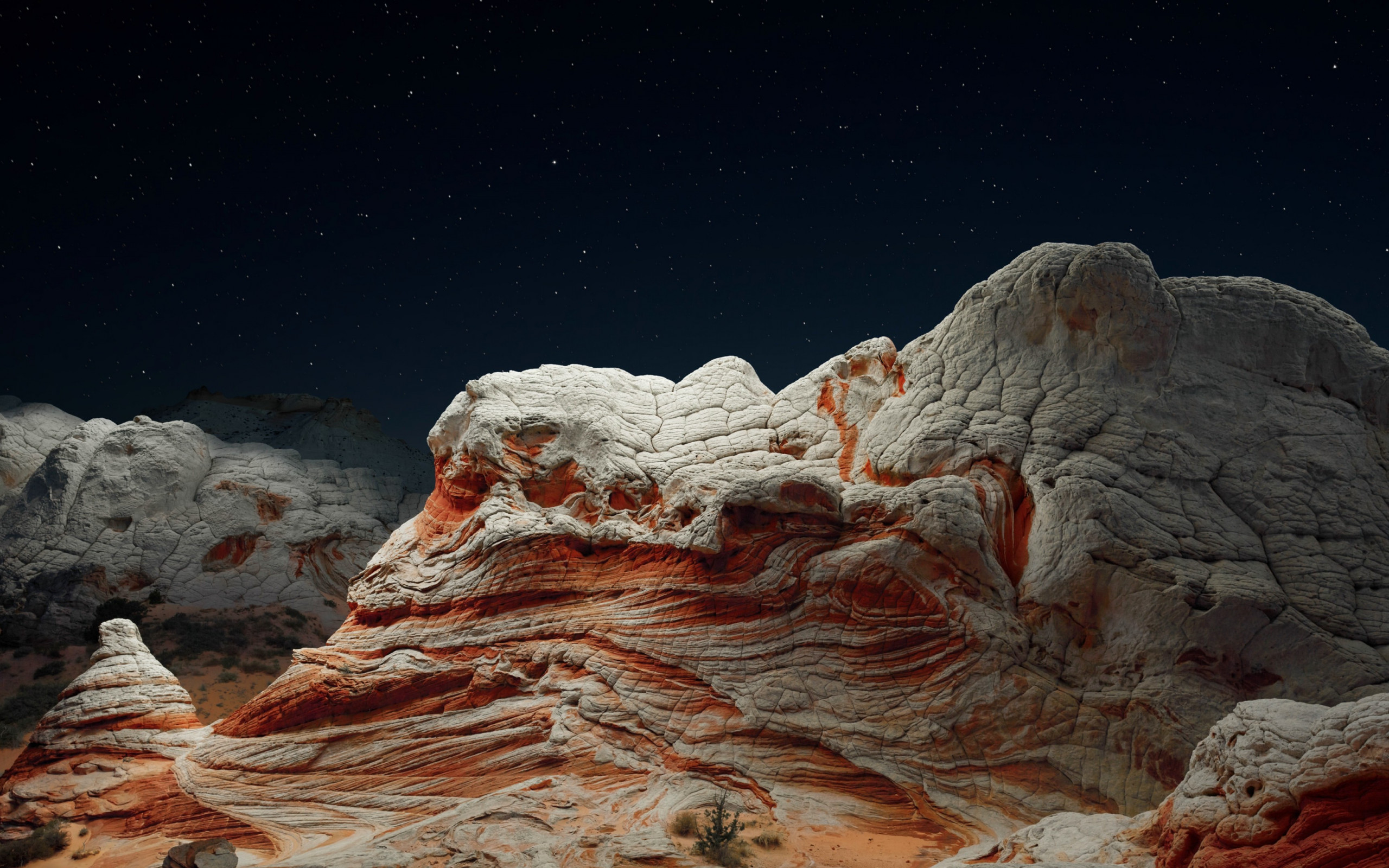 The night sky and desert valley wallpaper 2560x1600