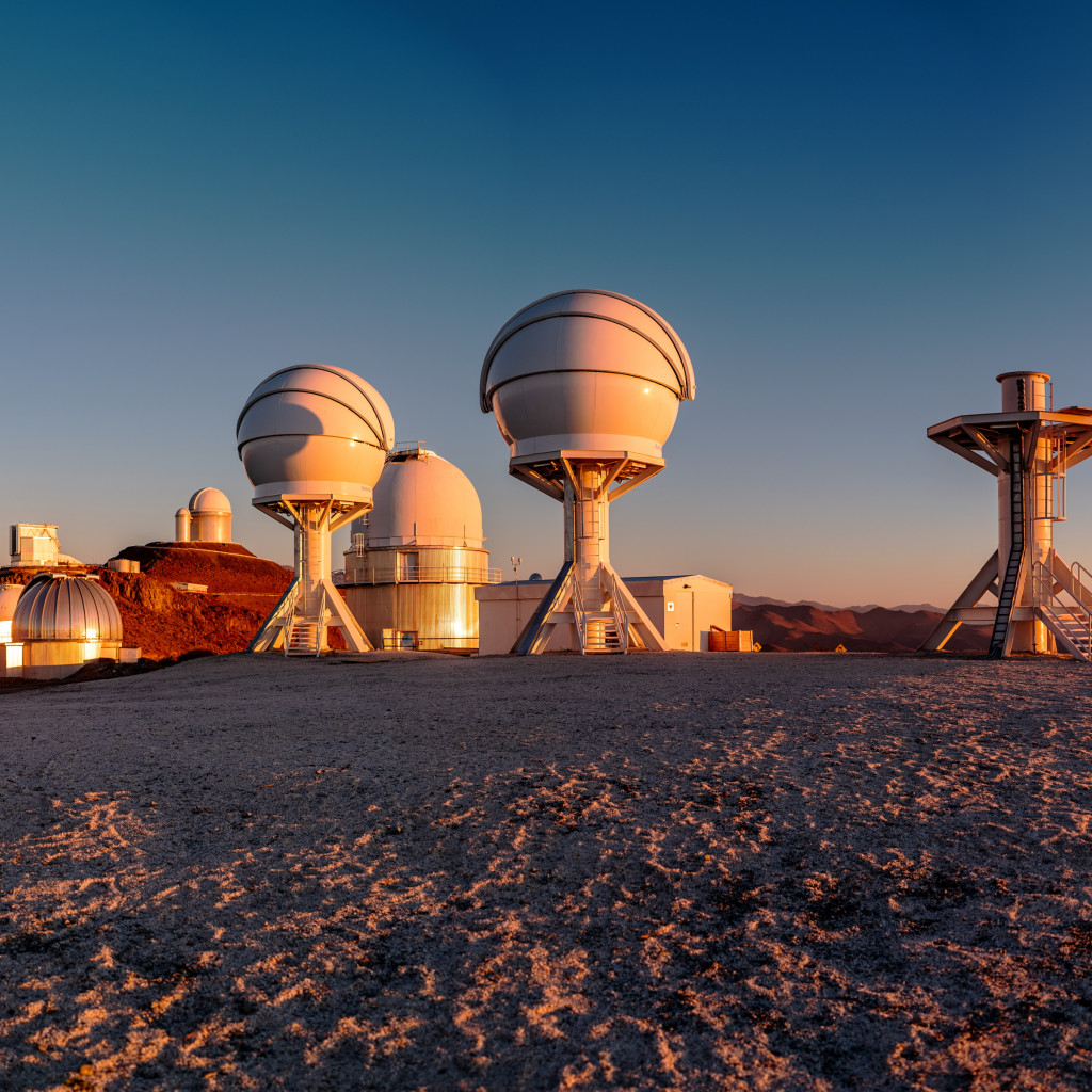 La Silla Observatory from Chilean Atacama Desert wallpaper 1024x1024