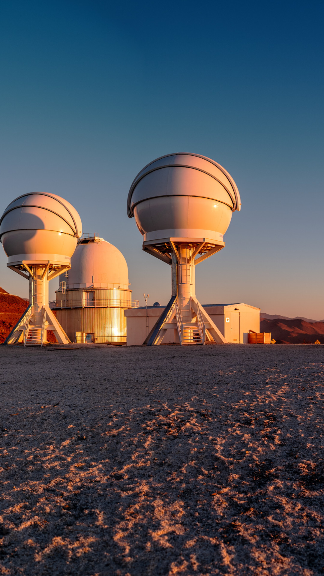 La Silla Observatory from Chilean Atacama Desert wallpaper 1080x1920