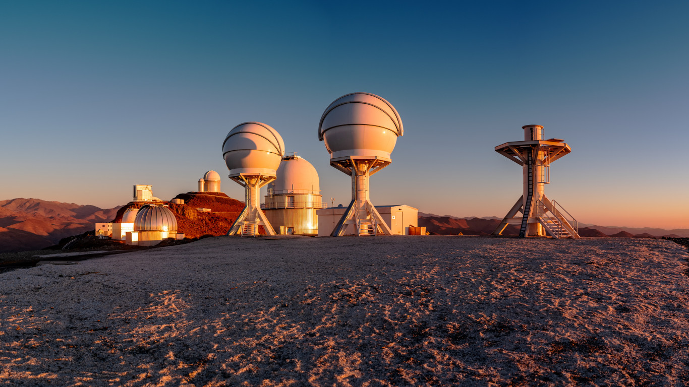 La Silla Observatory from Chilean Atacama Desert wallpaper 1366x768